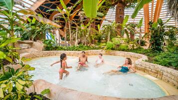 Indoor pool, 3 outdoor pools