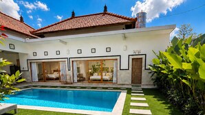 Unclassified image, 2 of 14, button - 3Bedrooms Central Seminyak walking distance to the Boutique shop,Restaurant,Bar (Seminyak)