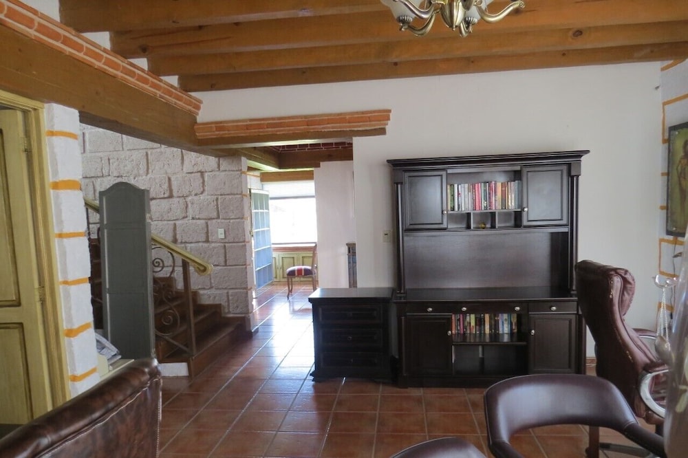 Beautiful Big Residence Colonial, construction colonial, great vineyards close