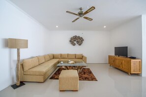 TV - 3 BDR VIlla 5, Central Seminyak/Oberoi (Seminyak)