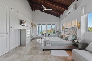 3 habitaciones, tabla de planchar con plancha y cuna de viaje 