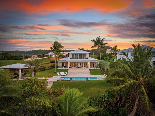 Beachfront Luxury Villa: 3BR, 3.5BA,Gazebo,Pool, Secluded Beach, Gated Community
