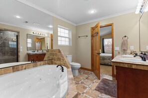 Poreamme, pyyhkeet, saippua, vessapaperi