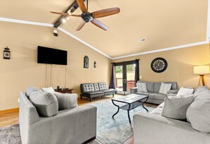 Älytelevisio, DVD-soitin, pöytäjalkapallopöytä