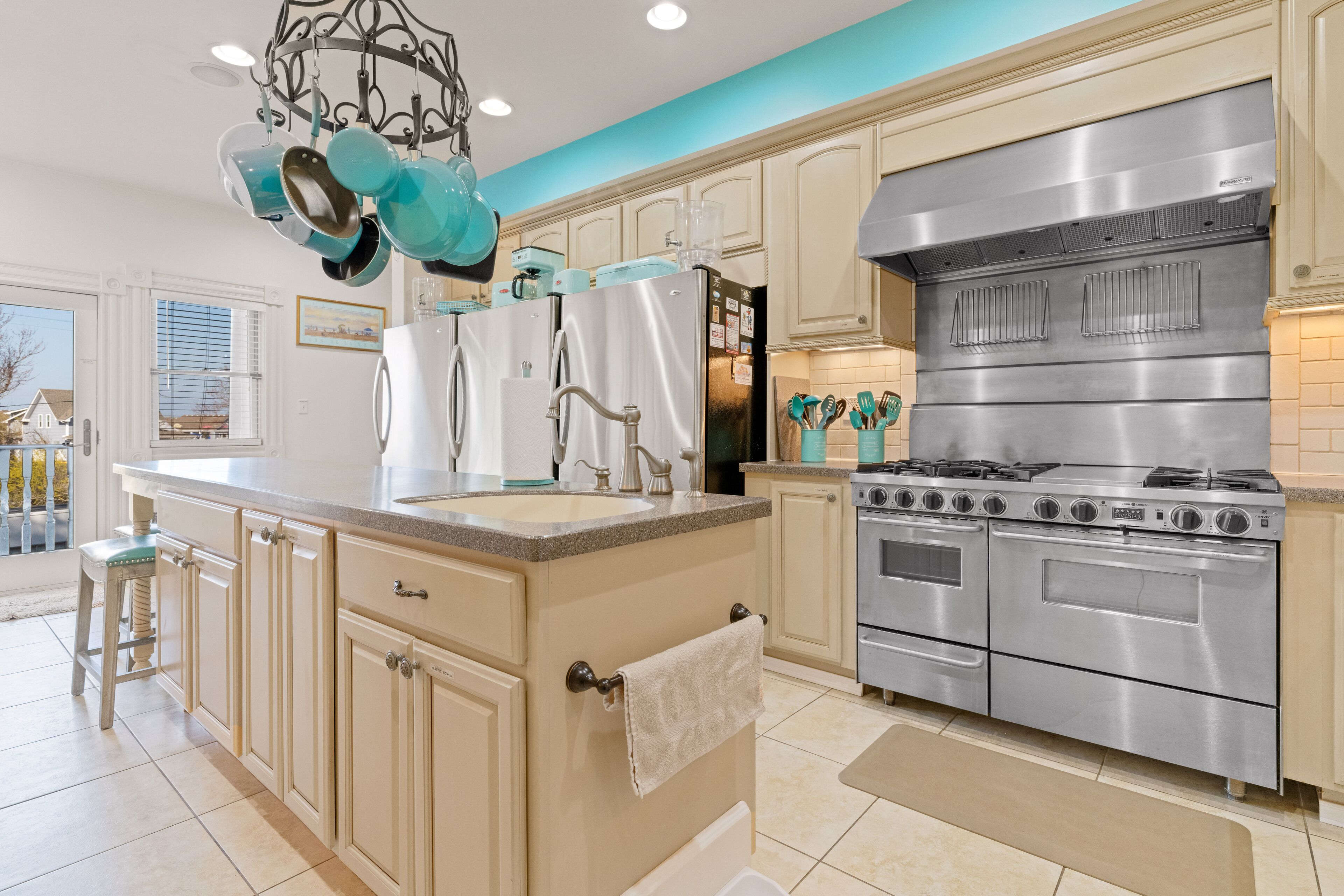 Website:  thesaltaire.com     Elevator, Sleeps 16,  putting green, pool, hot tub