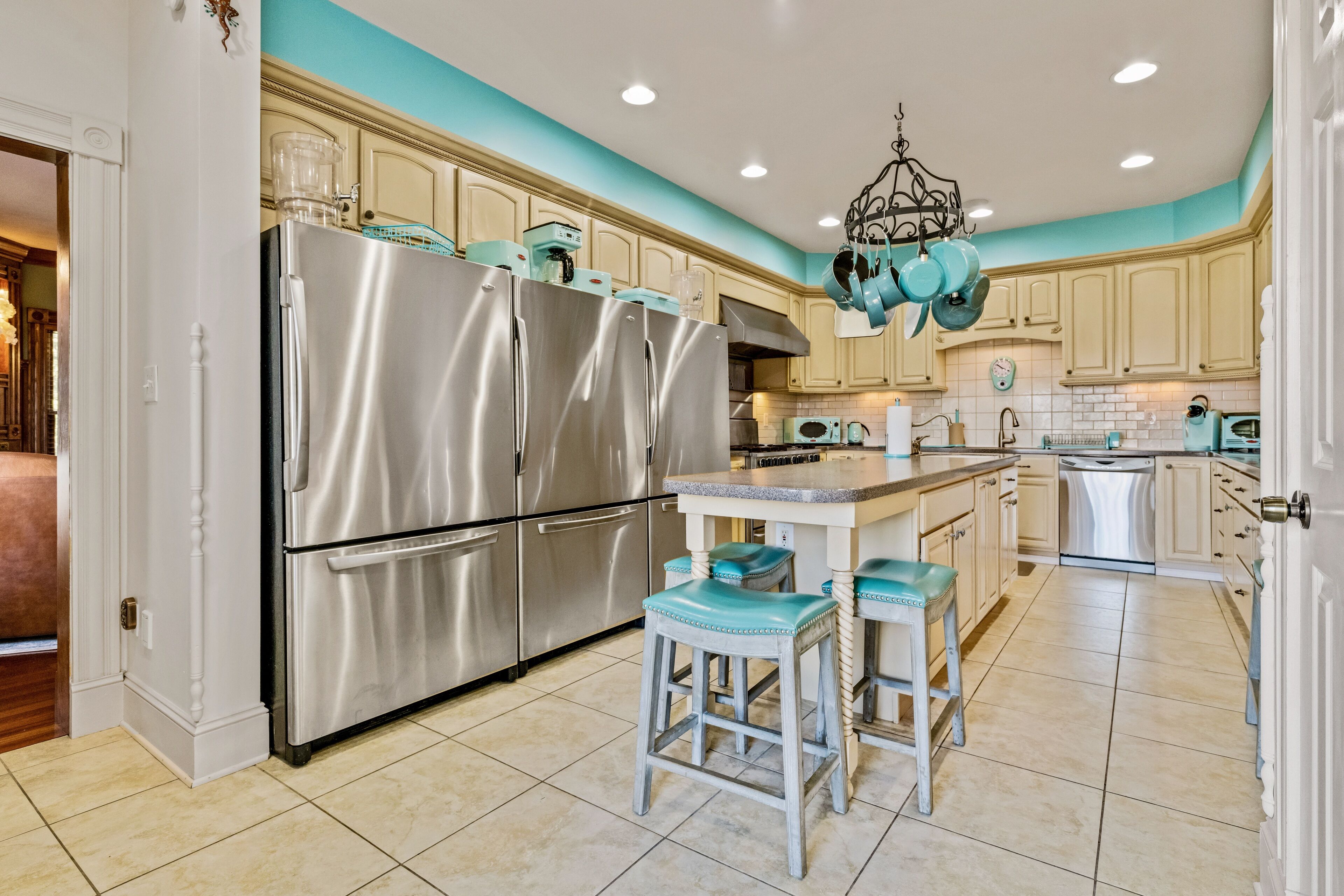 Website:  thesaltaire.com     Elevator, Sleeps 16,  putting green, pool, hot tub