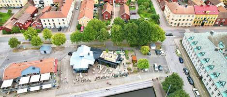 Vista frontal de la propiedad