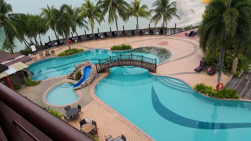 Rakennettu yli veden huoneisto @ Lagoon Resort