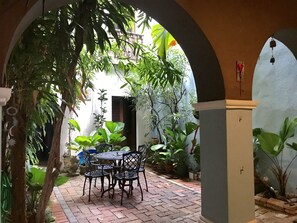 Outdoor dining - Quaint Colonial Home in Old San Juan (San Juan)