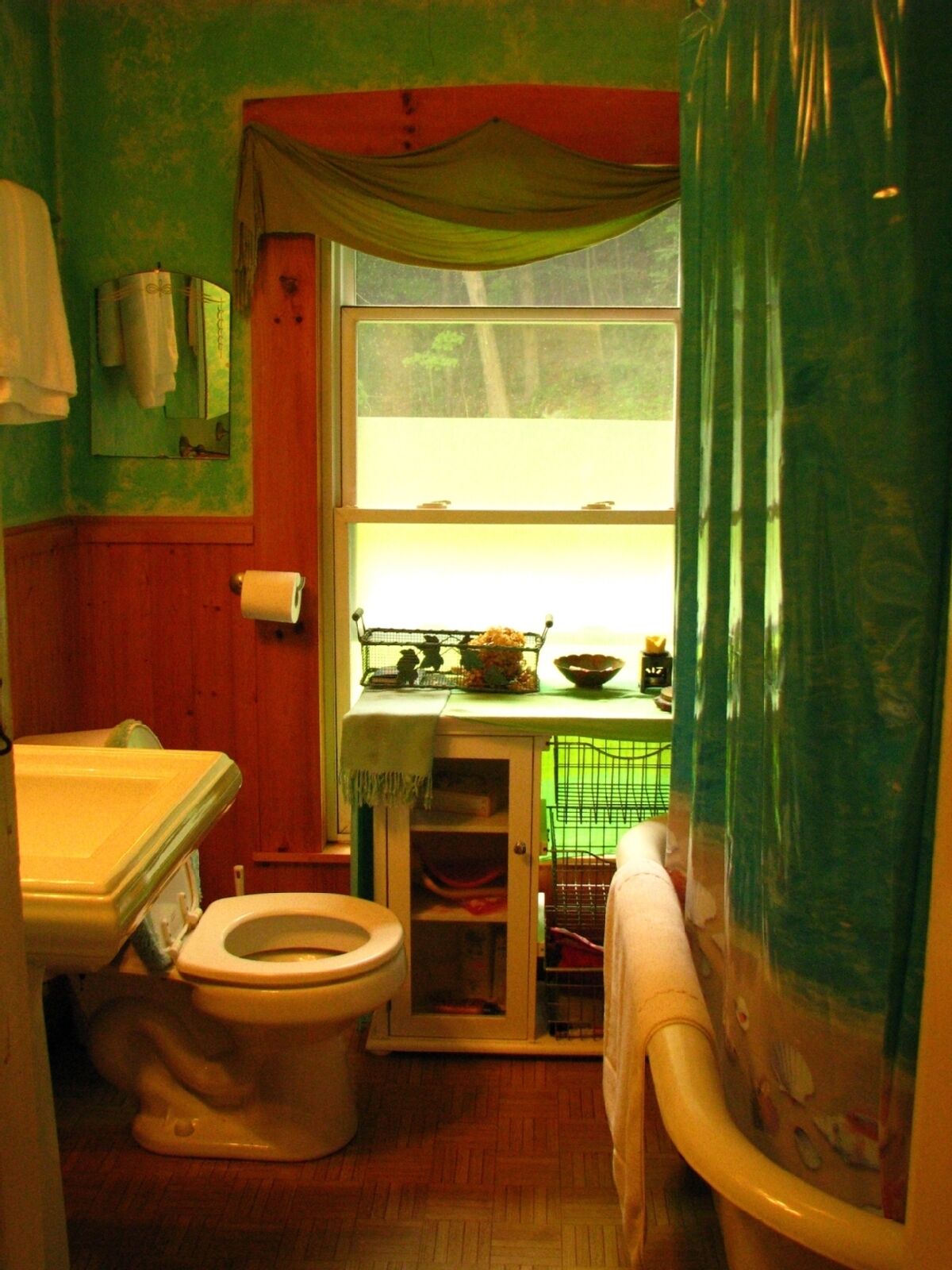  6 Bedrooms, 2 Offices, Internet, River, New England village charm