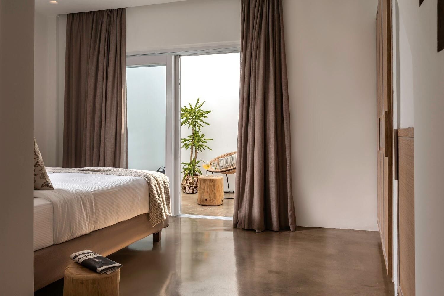 Two Bedroom Suite with Infinity Pool | 客房内保险箱、免费 WiFi、床单