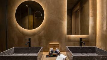 Deep-tissue massages, 4 treatment rooms