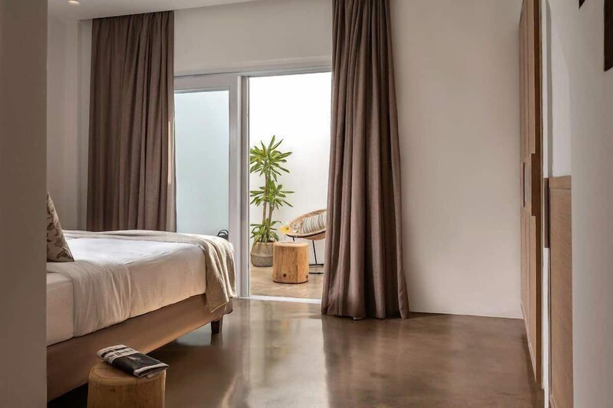 Two Bedroom Suite with Infinity Pool | 客房內保險箱、免費無線上網、床單