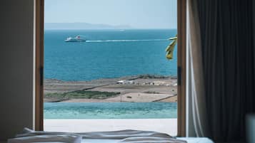 Oasis Suite with Infinity Pool | In-room safe, free WiFi, bed sheets