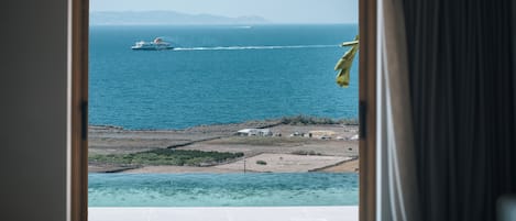 Oasis Suite with Infinity Pool | In-room safe, free WiFi, bed sheets
