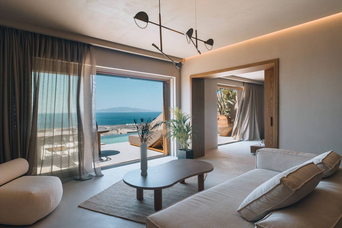Oasis Suite with Infinity Pool | 客房內保險箱、免費無線上網、床單