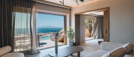Oasis Suite with Infinity Pool | Caja de seguridad en la habitación, wifi gratis y ropa de cama