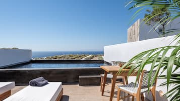 Sunset Suite with Infinity Pool | Restaurante al aire libre