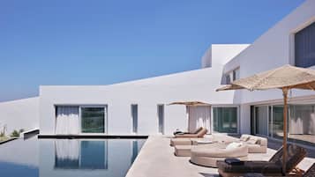 Eden Villa with Infinity Pool | In-room safe, free WiFi, bed sheets