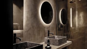 Sunset Suite with Infinity Pool | Bathroom | Combined shower/tub, designer toiletries, hair dryer, bathrobes