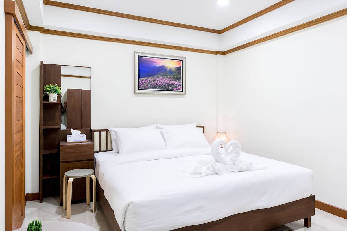 Deluxe Double Room, 1 King Bed | Desk, soundproofing, free WiFi, bed sheets