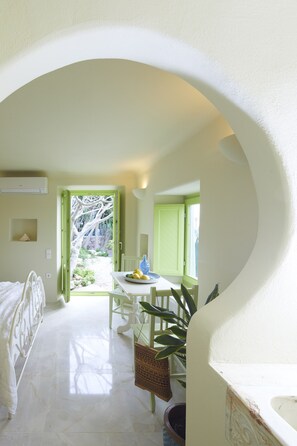 Iron/ironing board, free WiFi, bed sheets - Garden architect's studio (Pirgos Kallistis)