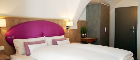 Caja de seguridad en la habitación y decoración personalizada