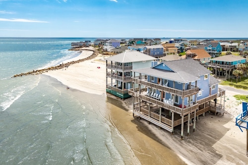 Atlantis - Oceanfront Seating at its Finest!