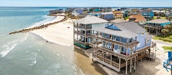 Atlantis - Oceanfront Seating at its Finest!