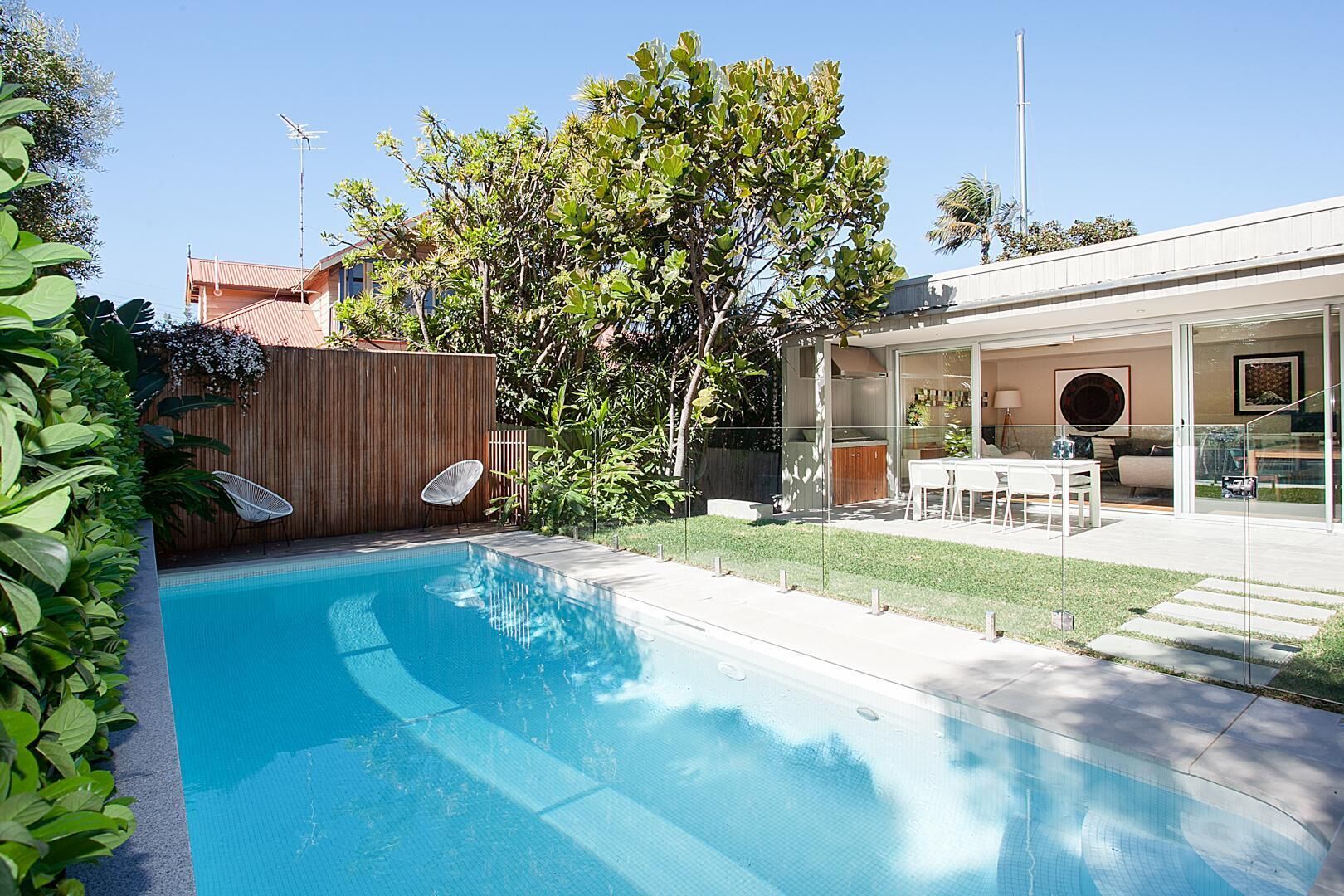 CONTEMPORARY CHIC CLOVELLY HOME 