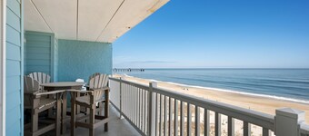 First Light: PierView Oceanfront Condo, Contemporary Vibes & Stunning Views