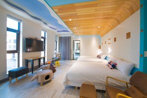 Family Room | Egyptian cotton sheets, premium bedding, down comforters, pillowtop beds - Happywings Homestay (Hualien City)