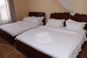 Twin Room | In-room safe, desk, iron/ironing board, free WiFi