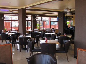 Breakfast, lunch, dinner served; local and international cuisine  - TrippleO's Hotel (Nairobi)