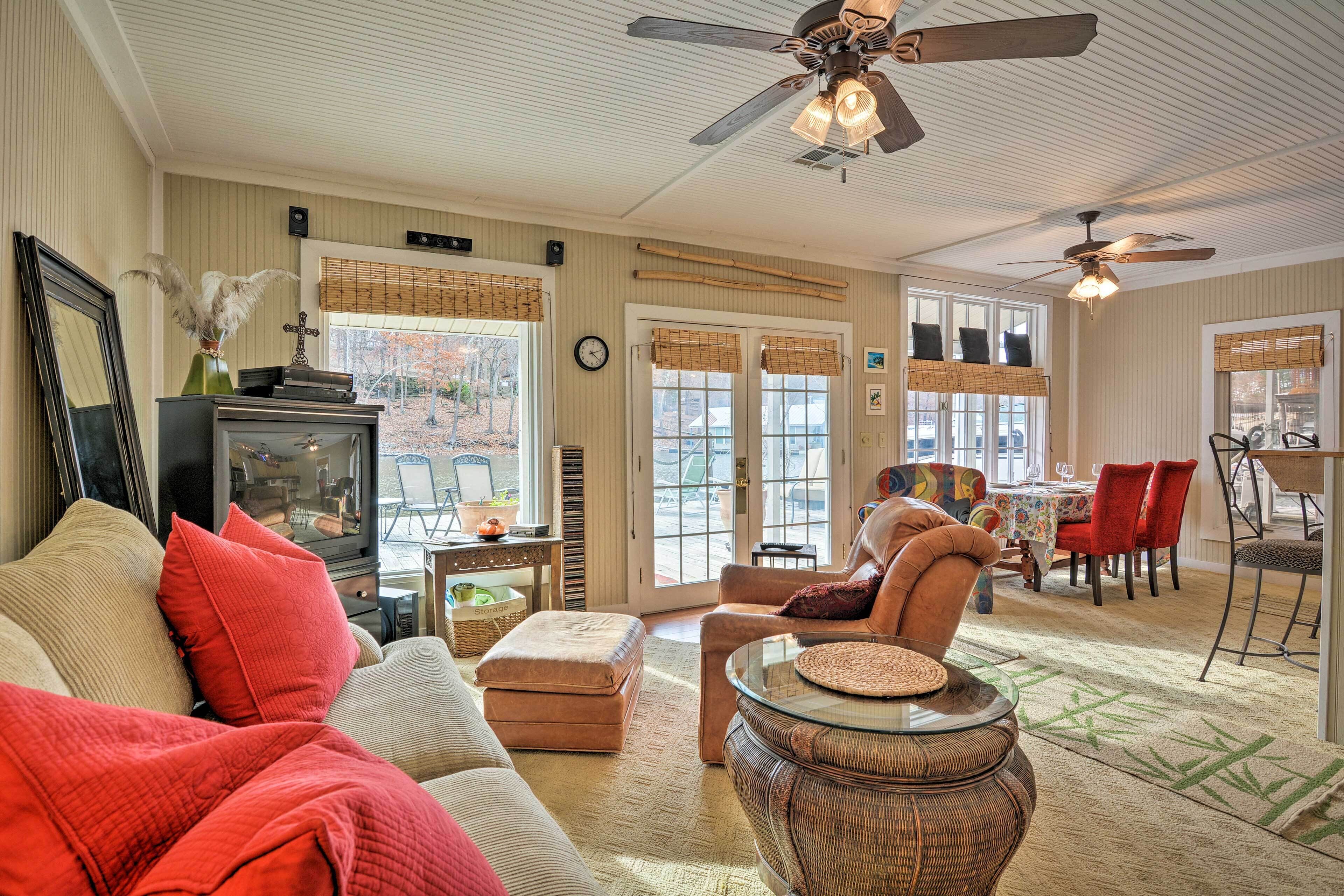 Floating 'Cabana Exotica' on Grand Lake w/2 Docks!