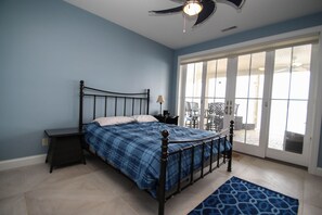 6 slaapkamers, een bureau, een strijkplank/strijkijzer, gratis wifi