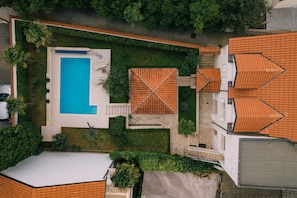 Outdoor pool, free pool cabanas, pool umbrellas - Villa Bernarda (Crikvenica)