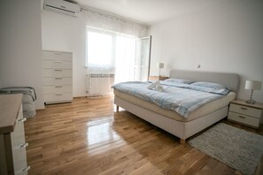Villa Bernarda | 3 bedrooms, blackout curtains, free cots/infant beds, free WiFi - Villa Bernarda (Crikvenica)