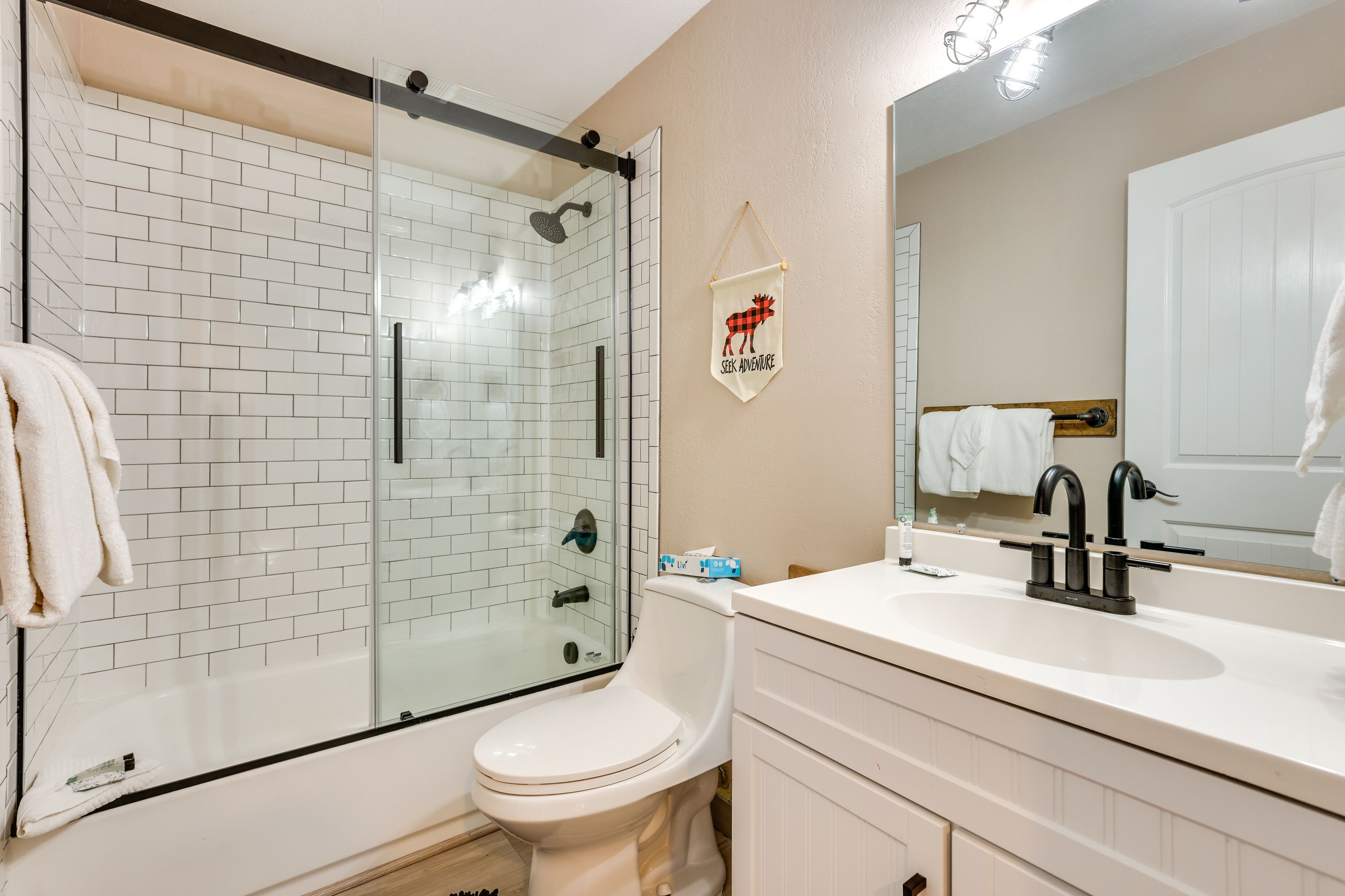 Townhome w/Fire Pit & Hot Tub, 1 Mi to Main Street