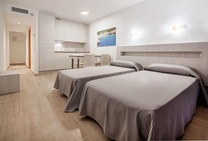Estudio, terraza | Caja fuerte, cunas gratuitas, wifi gratis y ropa de cama