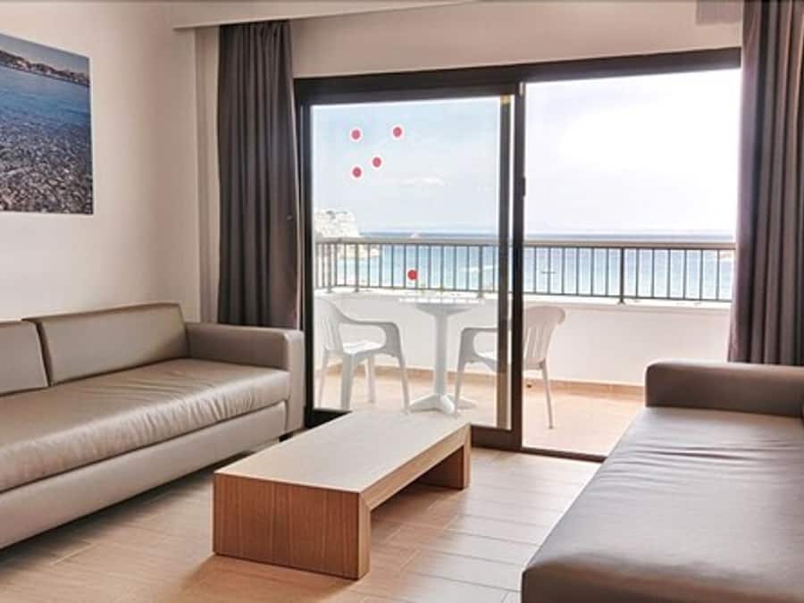 Una televisión de pantalla plana