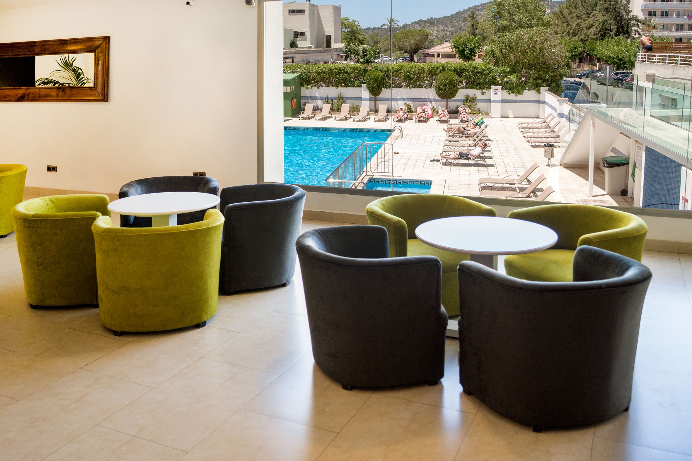 Área de estar no saguão