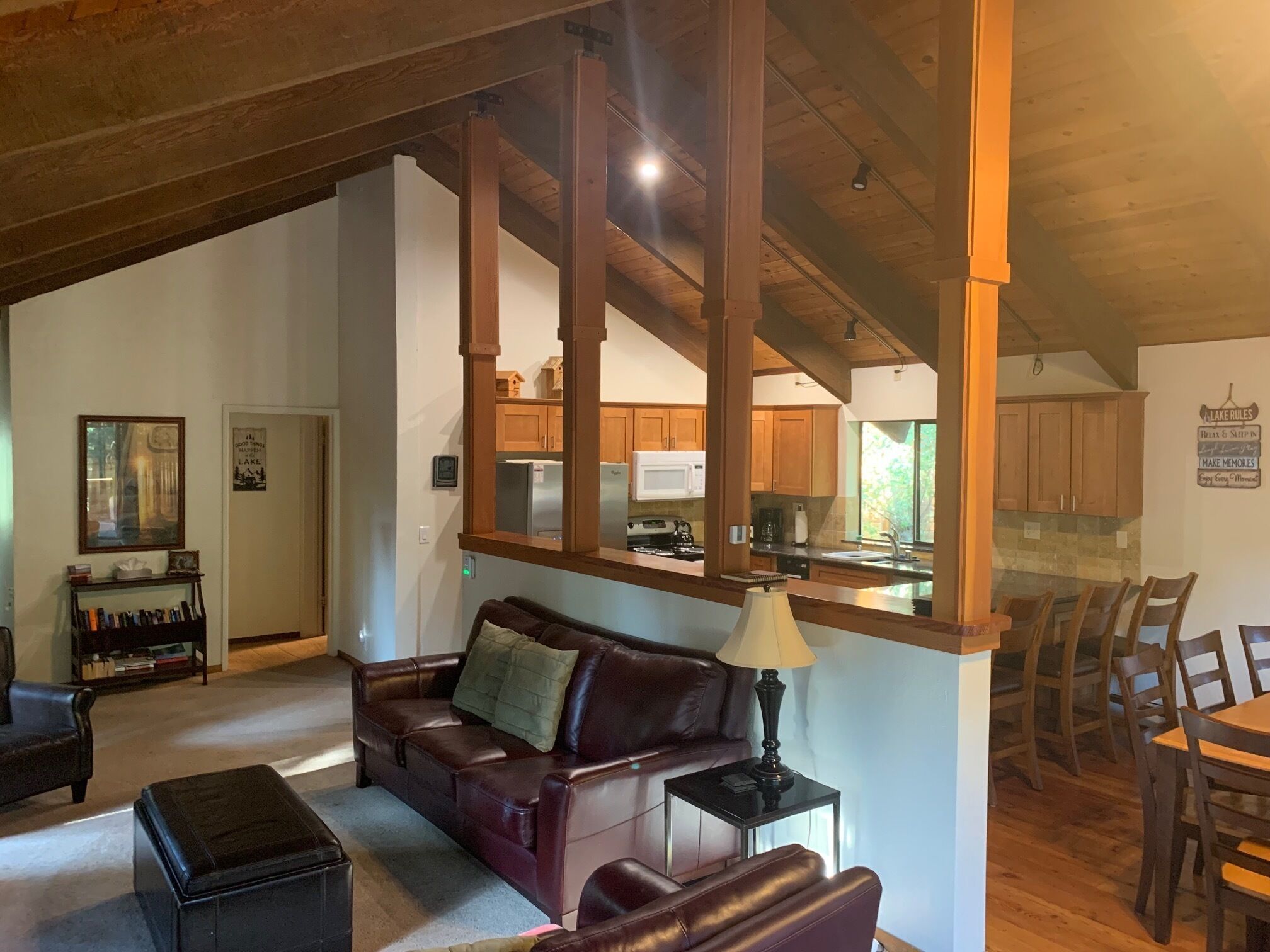 Beautifully Remodeled 4BR/4BA Tahoe Home W/Garage(Sleeps10)