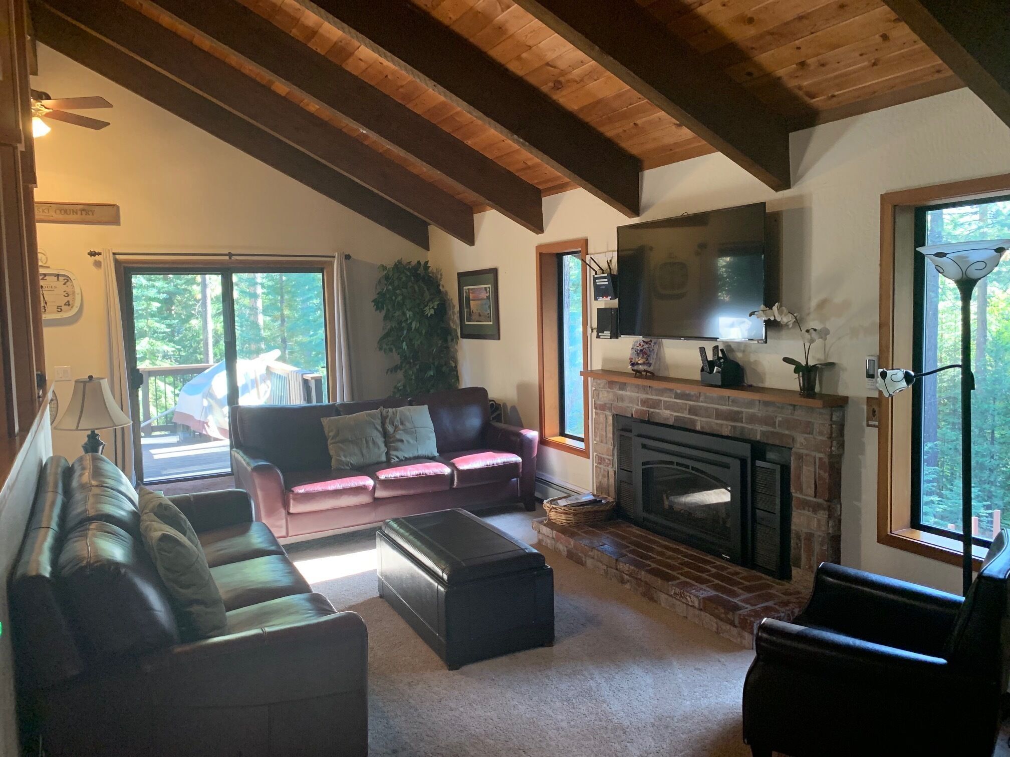 Beautifully Remodeled 4BR/4BA Tahoe Home W/Garage(Sleeps10)