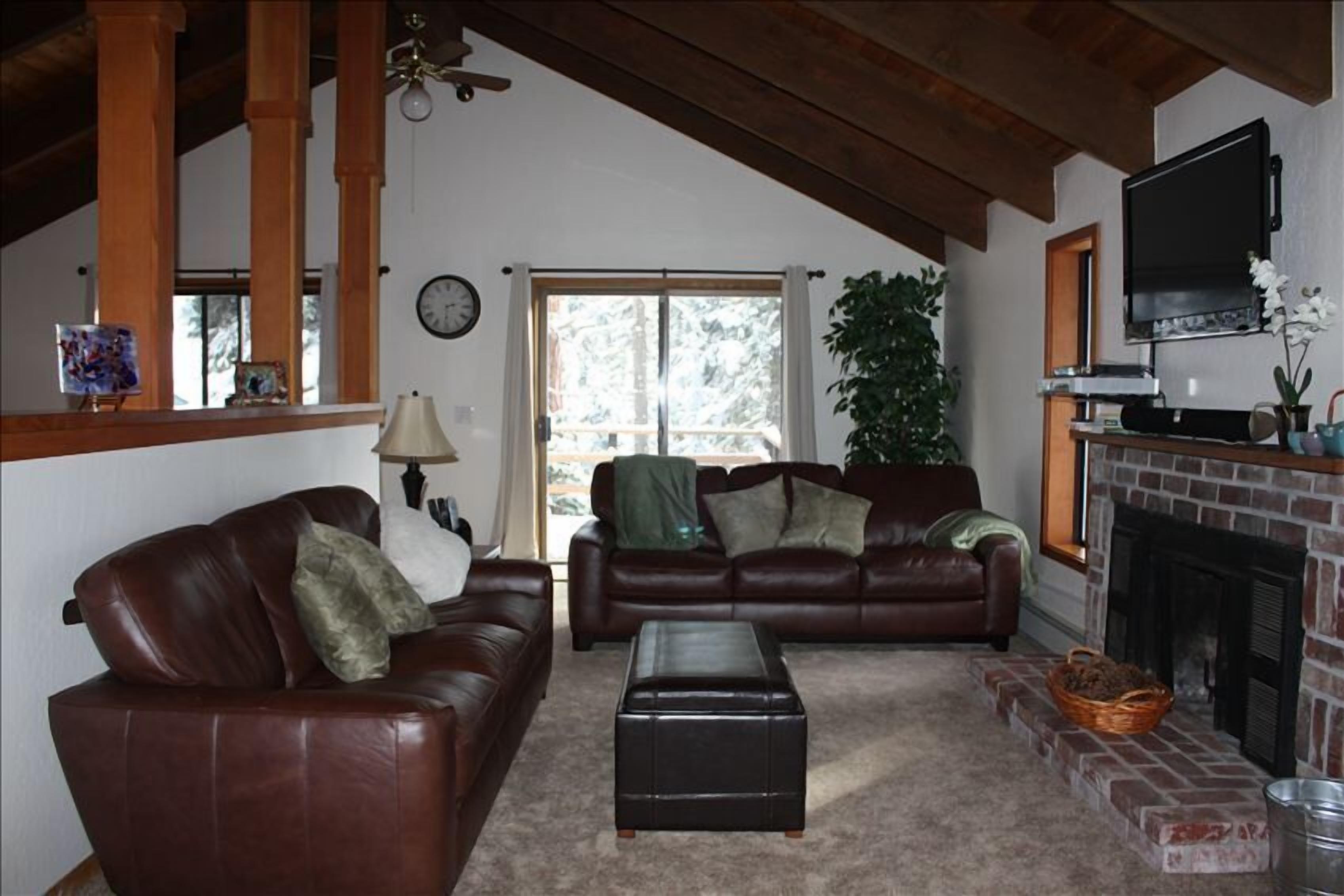 Beautifully Remodeled 4BR/4BA Tahoe Home W/Garage(Sleeps10)