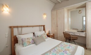 4 bedrooms, in-room safe, iron/ironing board, free WiFi