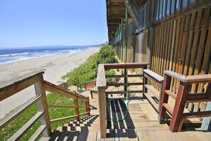 Property grounds - Captain’s Cove – Ocean Views, Hot Tub & Private Beach Access (La Selva Beach)