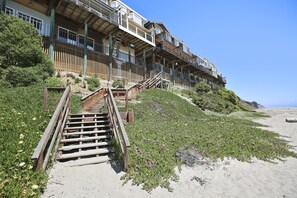 Exterior - Captain’s Cove – Ocean Views, Hot Tub & Private Beach Access (La Selva Beach)