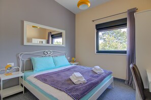 Coffres-forts dans les chambres, fer et planche à repasser