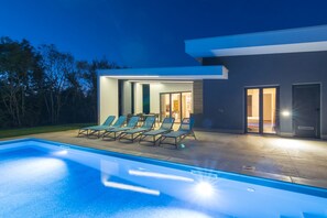 Front of property – evening/night - Villa Mariva (Zminj)